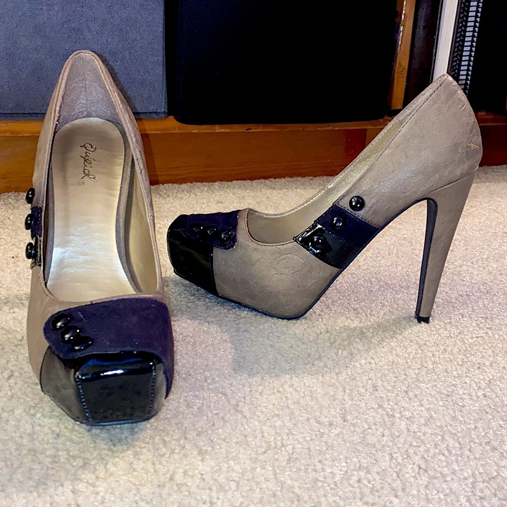 Qupid “Reissa” square-toed pumps. Size 7.5. Black & grey/brown. Button detail
